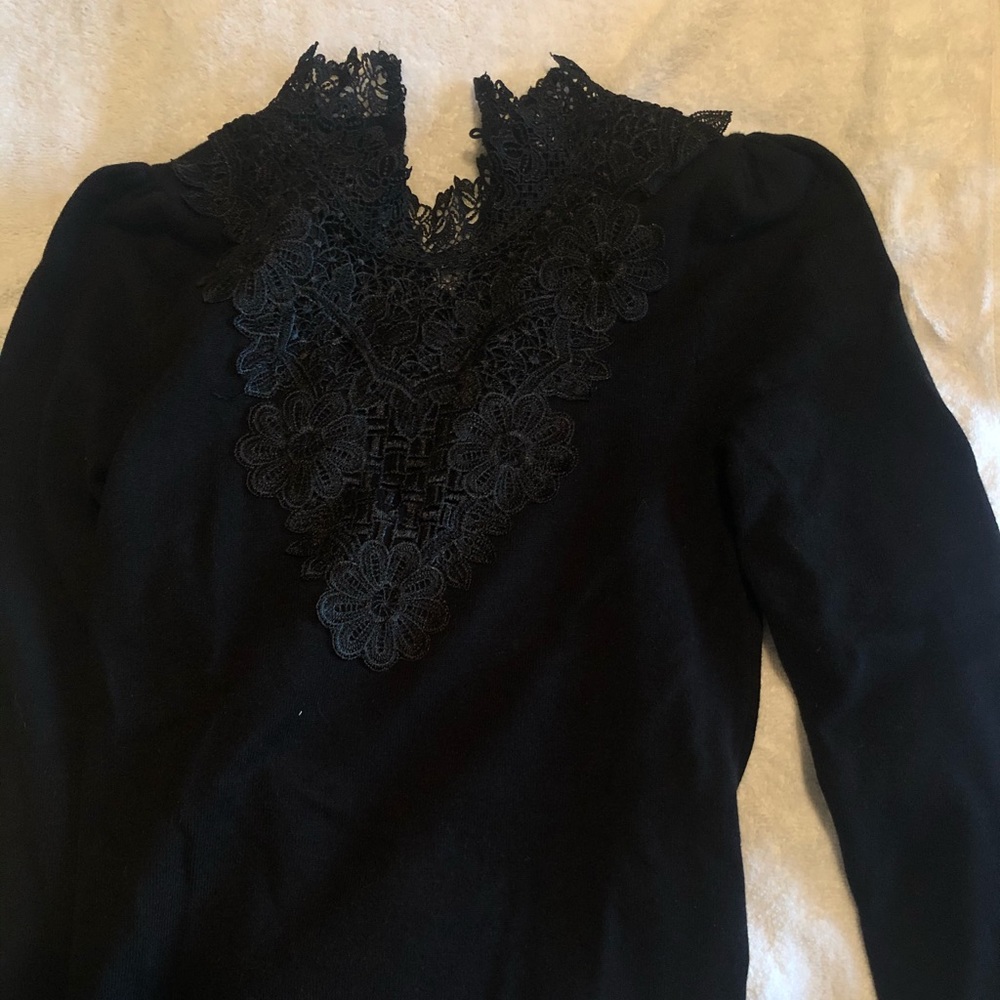 Winter top with see-through collar